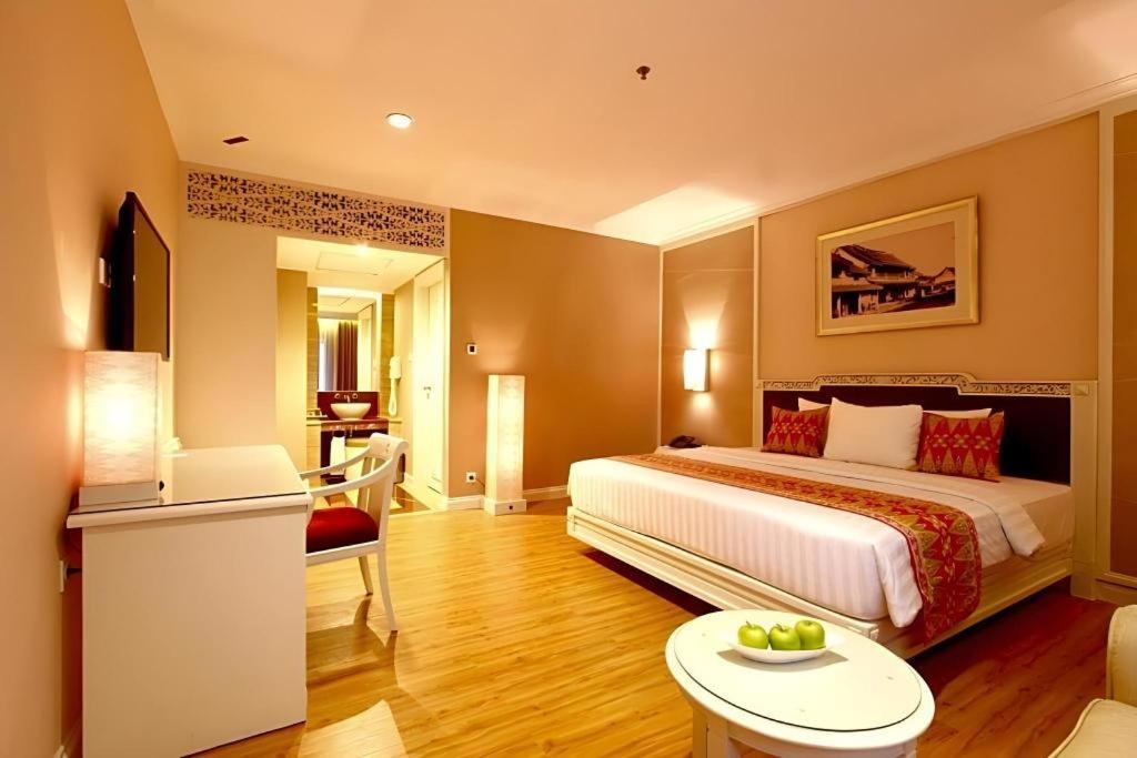 Kartika Chandra Hotel Jakarta Exterior foto