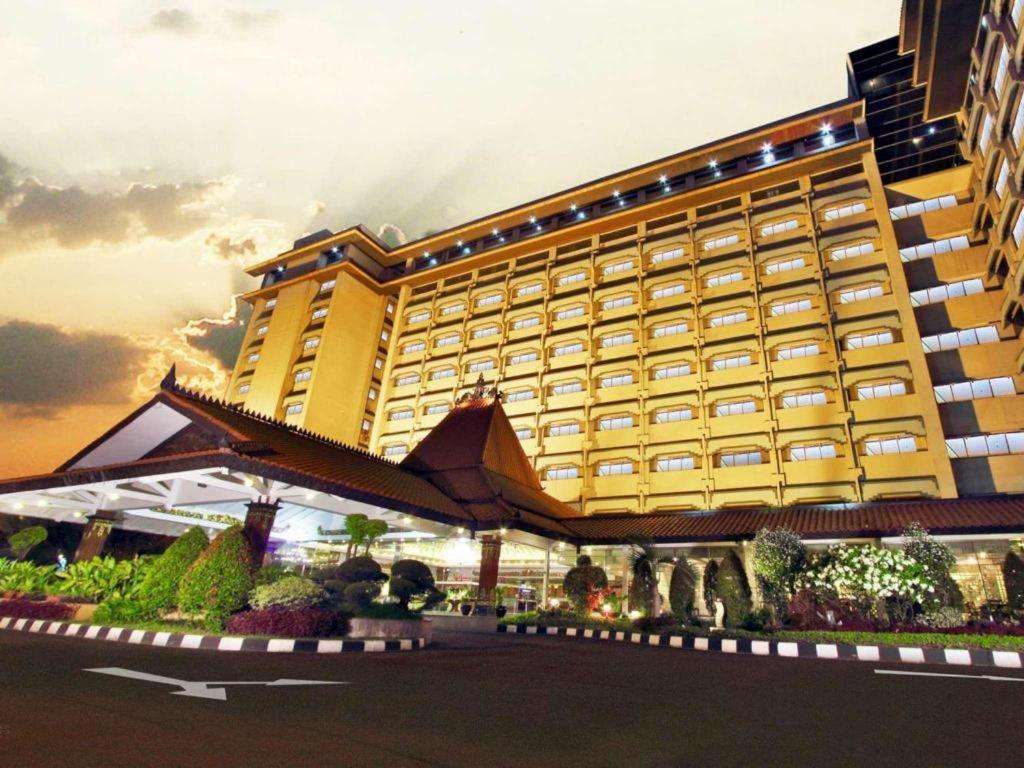 Kartika Chandra Hotel Jakarta Exterior foto