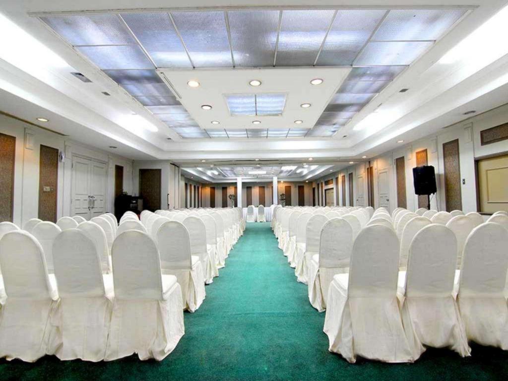 Kartika Chandra Hotel Jakarta Exterior foto