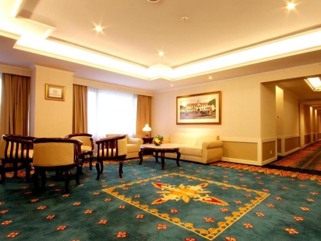 Kartika Chandra Hotel Jakarta Exterior foto