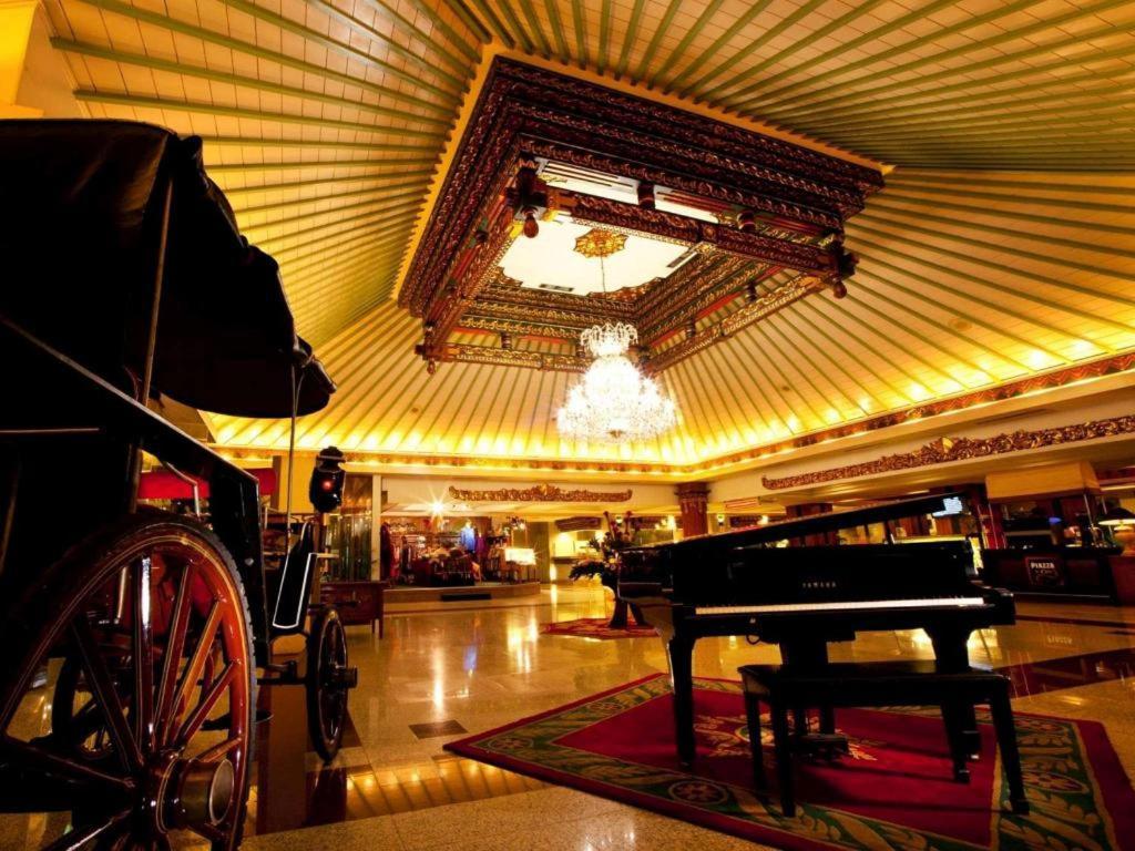 Kartika Chandra Hotel Jakarta Exterior foto