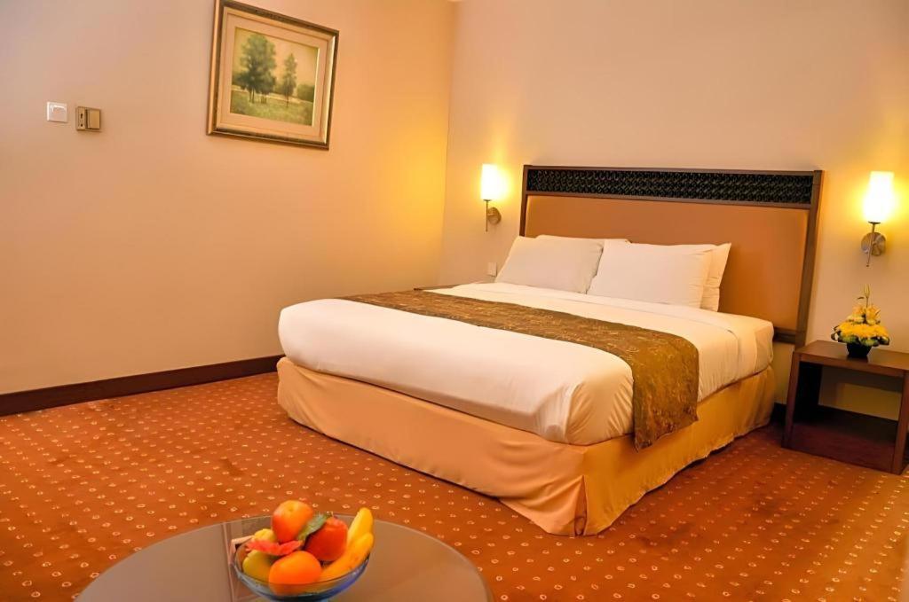 Kartika Chandra Hotel Jakarta Exterior foto