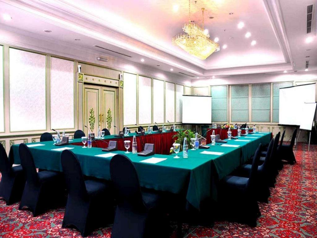 Kartika Chandra Hotel Jakarta Exterior foto