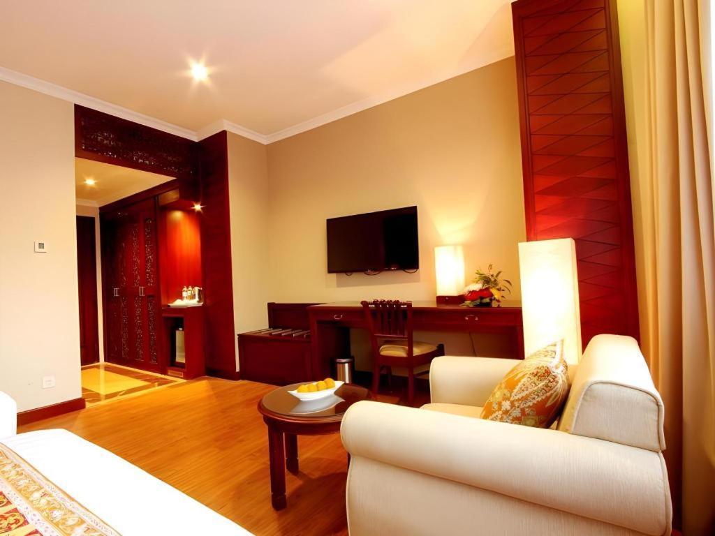 Kartika Chandra Hotel Jakarta Exterior foto