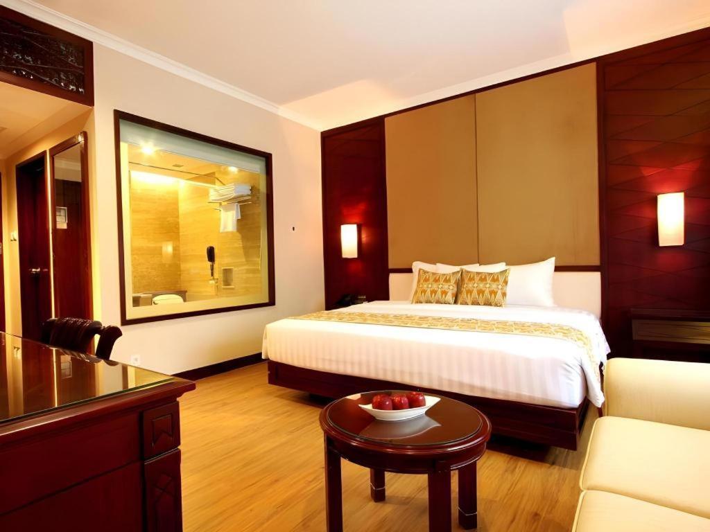 Kartika Chandra Hotel Jakarta Exterior foto