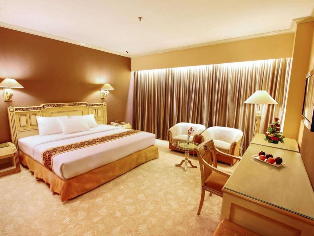Kartika Chandra Hotel Jakarta Exterior foto